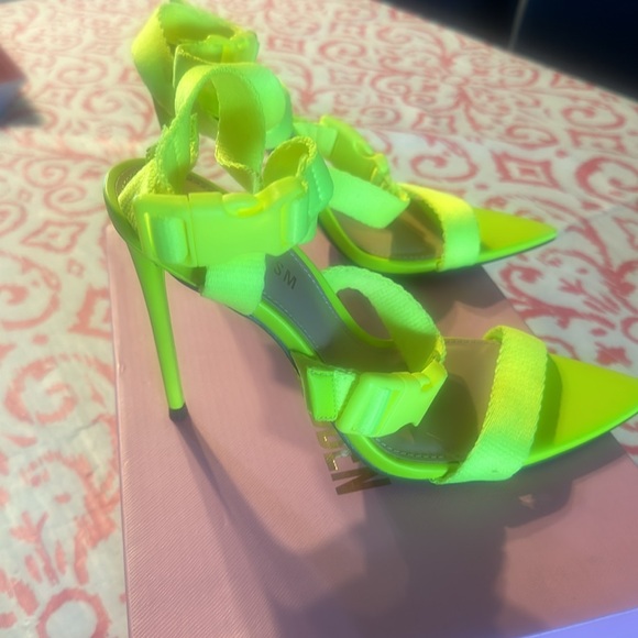 skinny stilettos from Winnie Harlow x Steve Madden. NEVER BEEN WORN - Picture 2 of 7